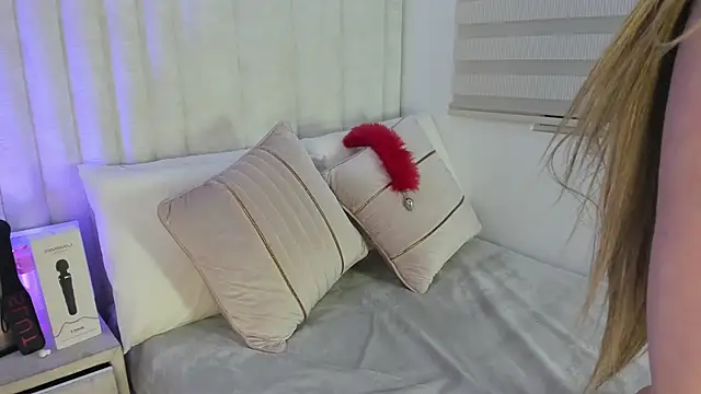  nicole moon online show from October 14, 2025, 12:28 pm