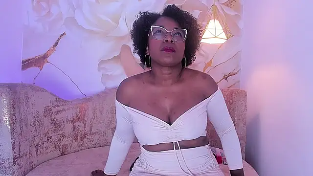 Snapshot of ChannelCroix chatting on October 10, 2025, 7:47 pm ChannelCroix online show from October 10, 2025, 7:47 pm