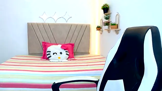 zara cute online show from May 19, 2026, 12:12 pm