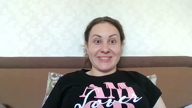 Snapshot of MeadowEyes chatting on June 6, 2026, 11:37 am MeadowEyes online show from June 6, 2026, 11:37 am