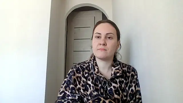 Snapshot of MeadowEyes chatting on May 4, 2026, 6:27 am MeadowEyes online show from May 4, 2026, 6:27 am