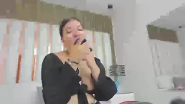 Snapshot of AmbarGills chatting on December 3, 2025, 1:10 pm AmbarGills online show from December 3, 2025, 1:10 pm