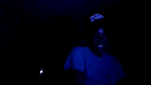 Snapshot of dezzidavill chatting on May 21, 2026, 2:42 am dezzidavill online show from May 21, 2026, 2:42 am