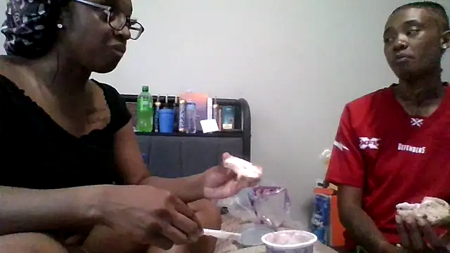 Snapshot of dezzidavill chatting on May 10, 2026, 7:49 pm dezzidavill online show from May 10, 2026, 7:49 pm