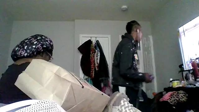 Snapshot of dezzidavill chatting on May 11, 2026, 3:18 pm dezzidavill online show from May 11, 2026, 3:18 pm