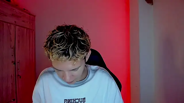 Snapshot of tylernova chatting on February 18, 2026, 4:21 am tylernova online show from February 18, 2026, 4:21 am