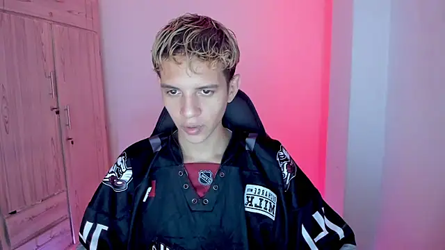 Snapshot of tylernova chatting on February 12, 2026, 3:06 am tylernova online show from February 12, 2026, 3:06 am