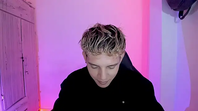 Snapshot of tylernova chatting on February 2, 2026, 1:04 am tylernova online show from February 2, 2026, 1:04 am