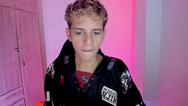 Snapshot of tylernova chatting on February 7, 2026, 3:47 am tylernova online show from February 7, 2026, 3:47 am