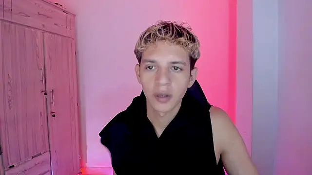 Snapshot of tylernova chatting on February 11, 2026, 3:06 am tylernova online show from February 11, 2026, 3:06 am