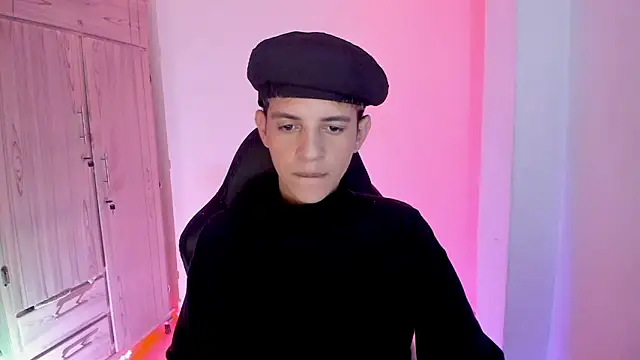 Snapshot of tylernova chatting on February 9, 2026, 3:48 am tylernova online show from February 9, 2026, 3:48 am