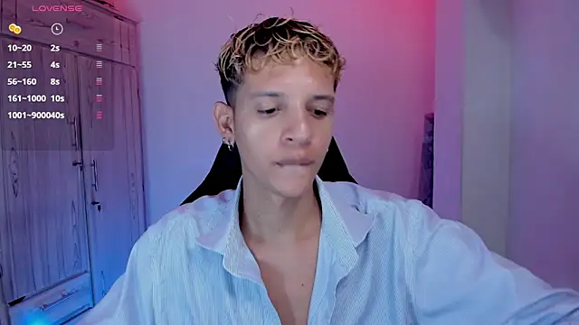 Snapshot of tylernova chatting on March 2, 2026, 5:08 am tylernova online show from March 2, 2026, 5:08 am