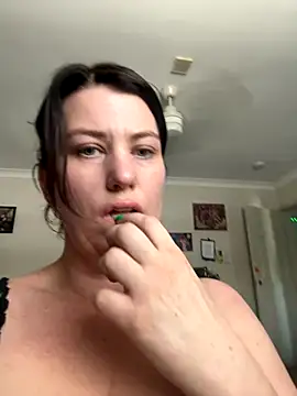 oceanGal25 online show from December 3, 2025, 2:12 am