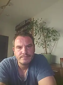 Snapshot of Macknow chatting on October 8, 2025, 9:37 pm Macknow online show from October 8, 2025, 9:37 pm