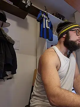 Snapshot of BeppeRagnar chatting on December 2, 2025, 9:33 am BeppeRagnar online show from December 2, 2025, 9:33 am