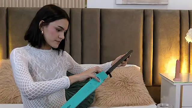 Snapshot of nina_gb chatting on February 21, 2026, 8:22 pm nina gb online show from February 21, 2026, 8:22 pm