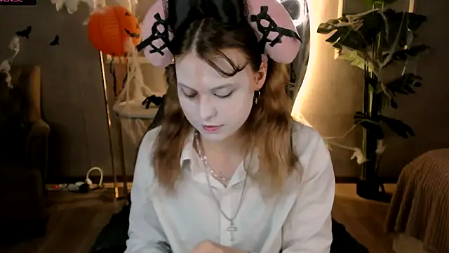 Snapshot of Ame_Chan chatting on October 27, 2025, 2:18 pm Ame Chan online show from October 27, 2025, 2:18 pm