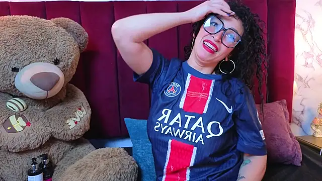 CHIARAJJONES online show from May 31, 2026, 12:11 pm
