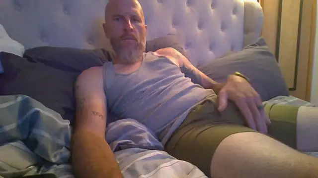 Snapshot of Fun_couple027 chatting on October 9, 2025, 2:06 pm Fun couple027 online show from October 9, 2025, 2:06 pm
