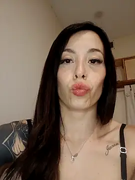 Chinitaluna online show from November 17, 2025, 10:36 pm