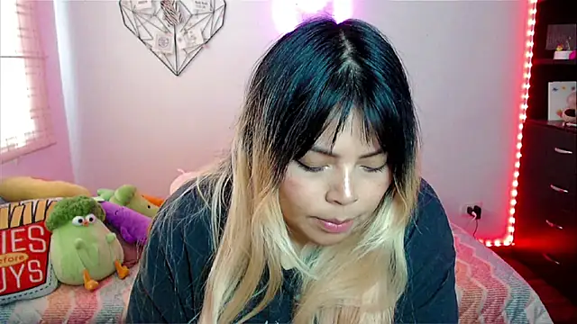 EllieMoonX online show from March 4, 2026, 7:54 pm