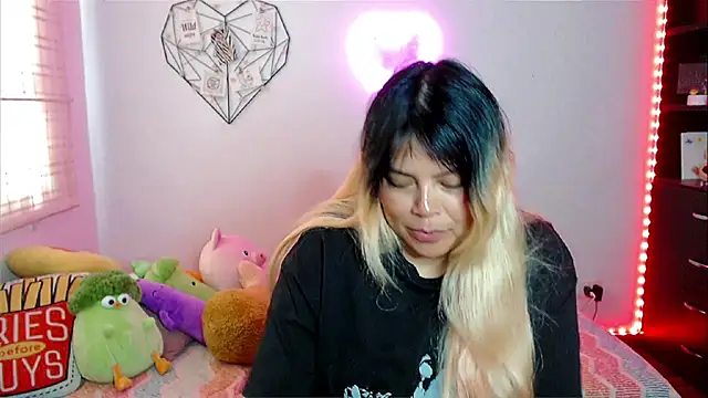 Snapshot of EllieMoonX chatting on February 27, 2026, 9:03 pm EllieMoonX online show from February 27, 2026, 9:03 pm