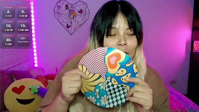 EllieMoonX online show from April 21, 2026, 11:55 pm