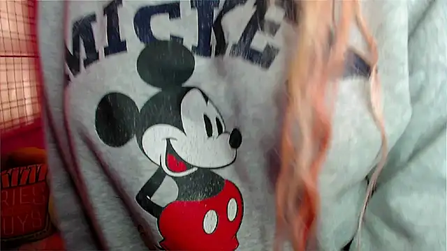 Snapshot of EllieMoonX chatting on February 15, 2026, 9:36 pm EllieMoonX online show from February 15, 2026, 9:36 pm