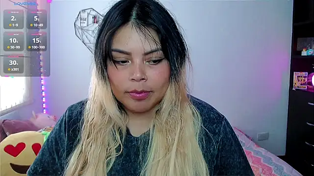 EllieMoonX online show from April 19, 2026, 9:06 pm