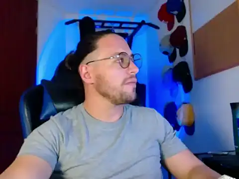 kurt xx online show from November 18, 2025, 1:43 am