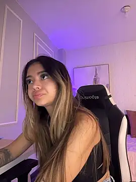 HoneyMollyX online show from February 13, 2026, 1:11 pm