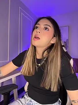 HoneyMollyX online show from April 14, 2026, 1:05 pm