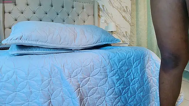 alexandralopez- online show from November 18, 2025, 8:01 pm