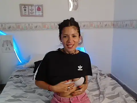 Snapshot of sharonnatasha chatting on October 15, 2025, 8:06 pm sharonnatasha online show from October 15, 2025, 8:06 pm