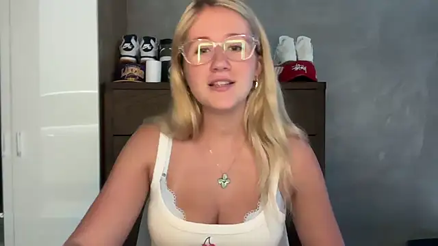 itssosierra online show from April 13, 2026, 11:20 pm