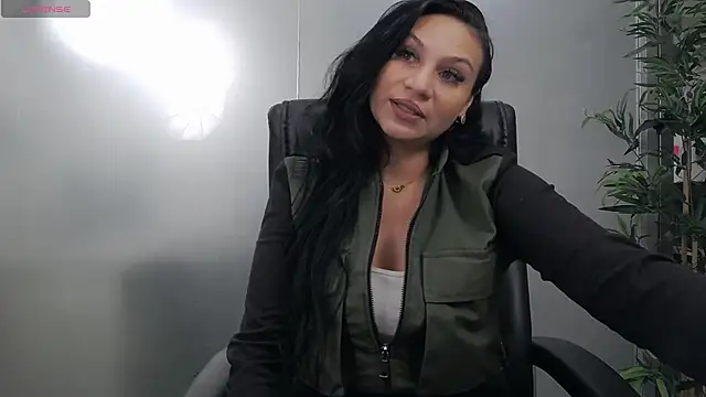 YaraXCox online show from November 21, 2025, 5:06 am