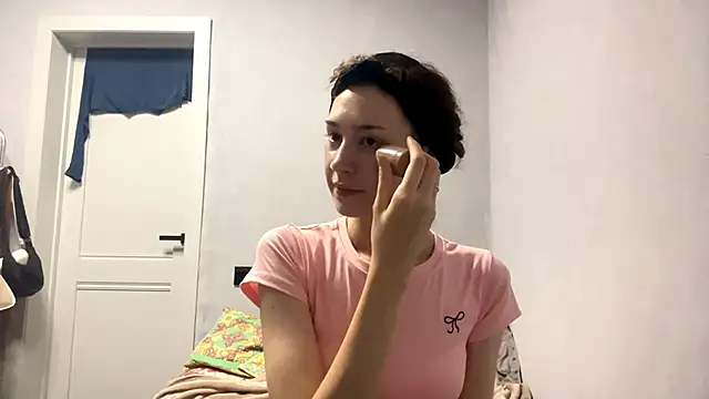 WildPeachh online show from October 28, 2025, 6:18 pm