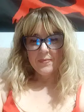 Amelialove42 online show from April 5, 2026, 7:20 pm