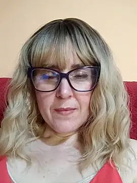 Amelialove42 online show from May 10, 2026, 6:10 pm