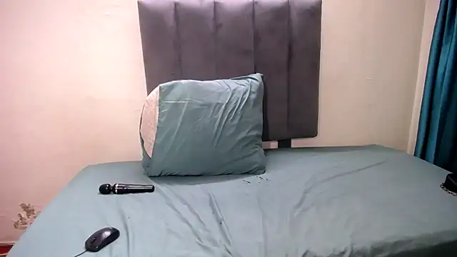 Kelly-001 online show from December 21, 2025, 9:59 pm