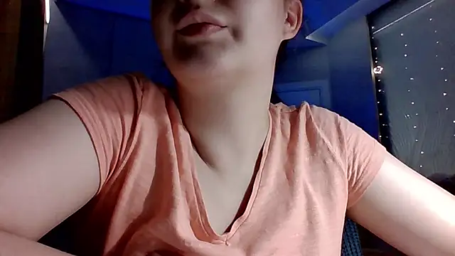 MoodieMira online show from November 6, 2025, 7:18 pm