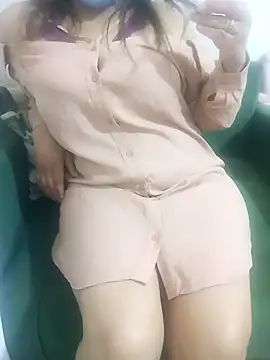 FATIFATIMOROC online show from April 6, 2026, 9:05 pm