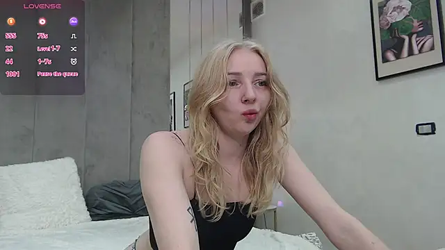 SundyRose online show from October 22, 2025, 8:30 pm