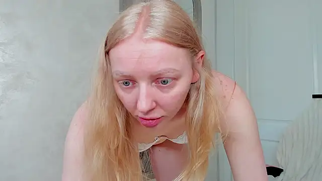 Snapshot of SundyRose chatting on June 20, 2026, 6:18 am SundyRose online show from June 20, 2026, 6:18 am