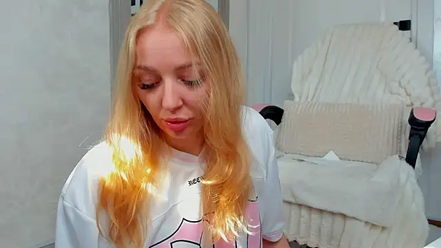 Snapshot of SundyRose chatting on July 19, 2026, 6:22 am SundyRose online show from July 19, 2026, 6:22 am