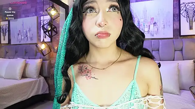 Snapshot of Sophia_Bellucci chatting on December 15, 2025, 12:44 pm Sophia Bellucci online show from December 15, 2025, 12:44 pm