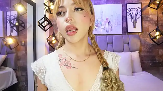 Snapshot of Sophia_Bellucci chatting on November 27, 2025, 12:27 pm Sophia Bellucci online show from November 27, 2025, 12:27 pm