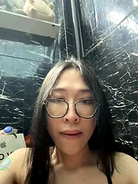 Snapshot of AnnieEma chatting on October 9, 2025, 6:41 pm AnnieEma online show from October 9, 2025, 6:41 pm