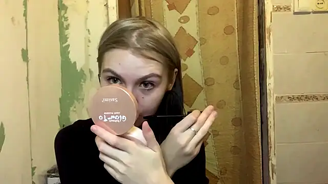 ArianeBhayani online show from October 23, 2025, 9:13 pm