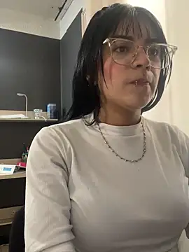 angie rousse  online show from October 15, 2025, 1:19 pm